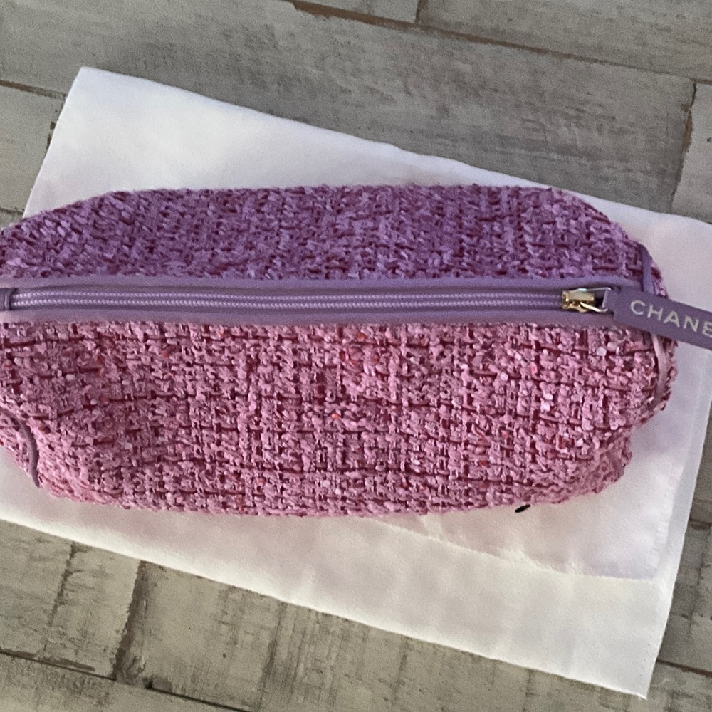 CHANEL Pink Tweed Cosmetic Pouch - Picture 3 of 14